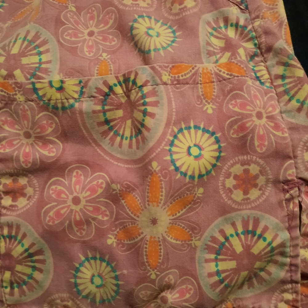 Two scrub tops - Picture 4 of 9